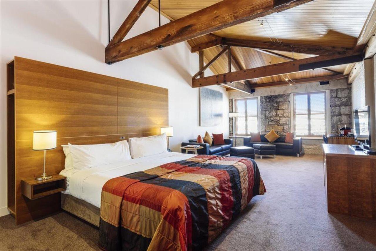 The Henry Jones Art Hotel Hobart Exterior photo A room at the hotel