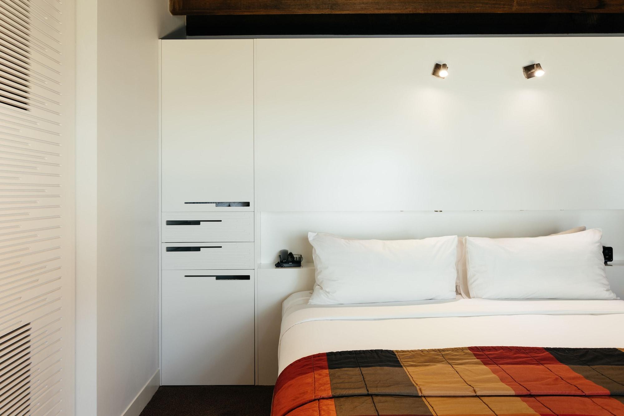 The Henry Jones Art Hotel Hobart Exterior photo A bedroom at the hotel