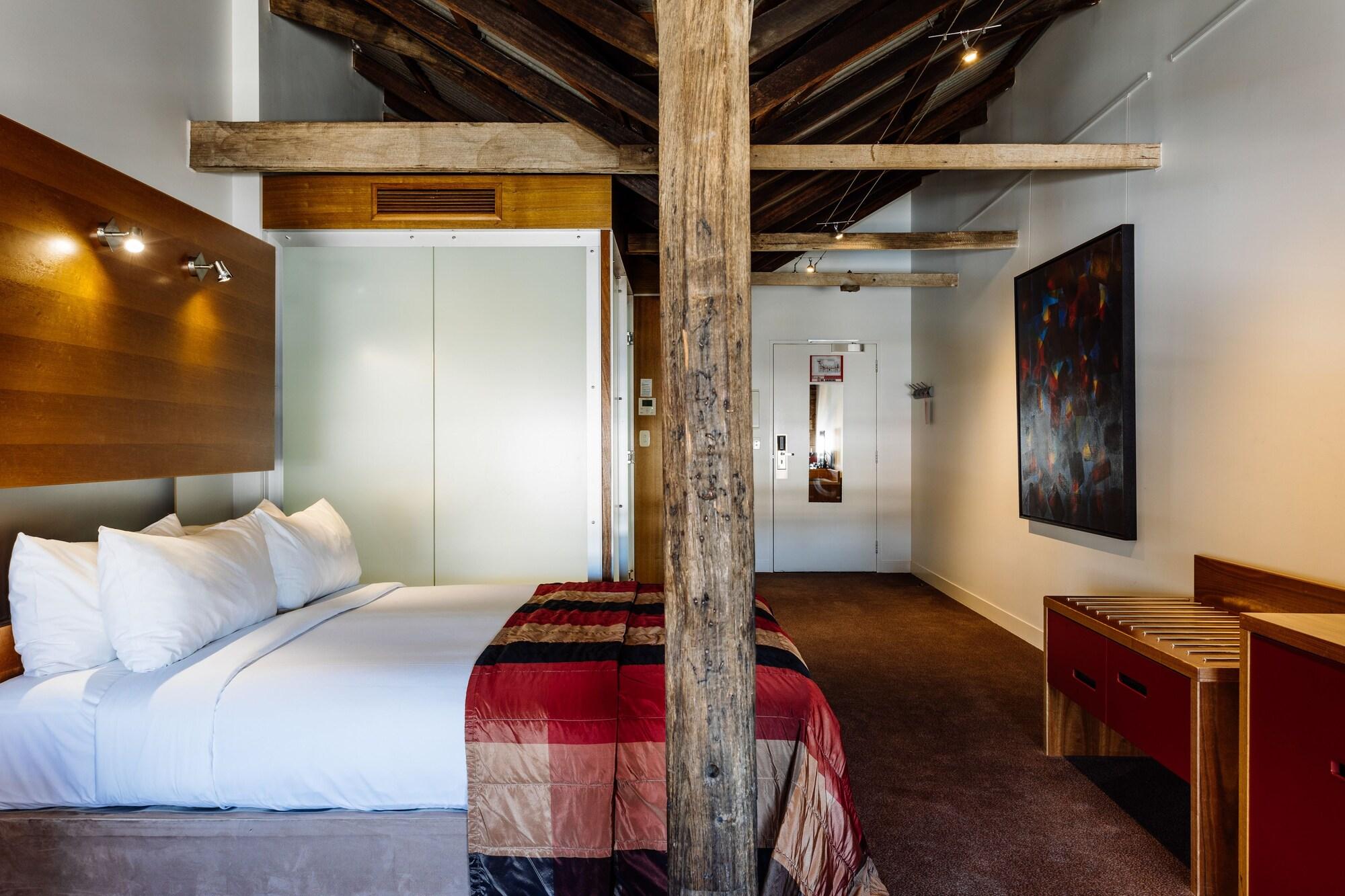 The Henry Jones Art Hotel Hobart Exterior photo A room at the hotel
