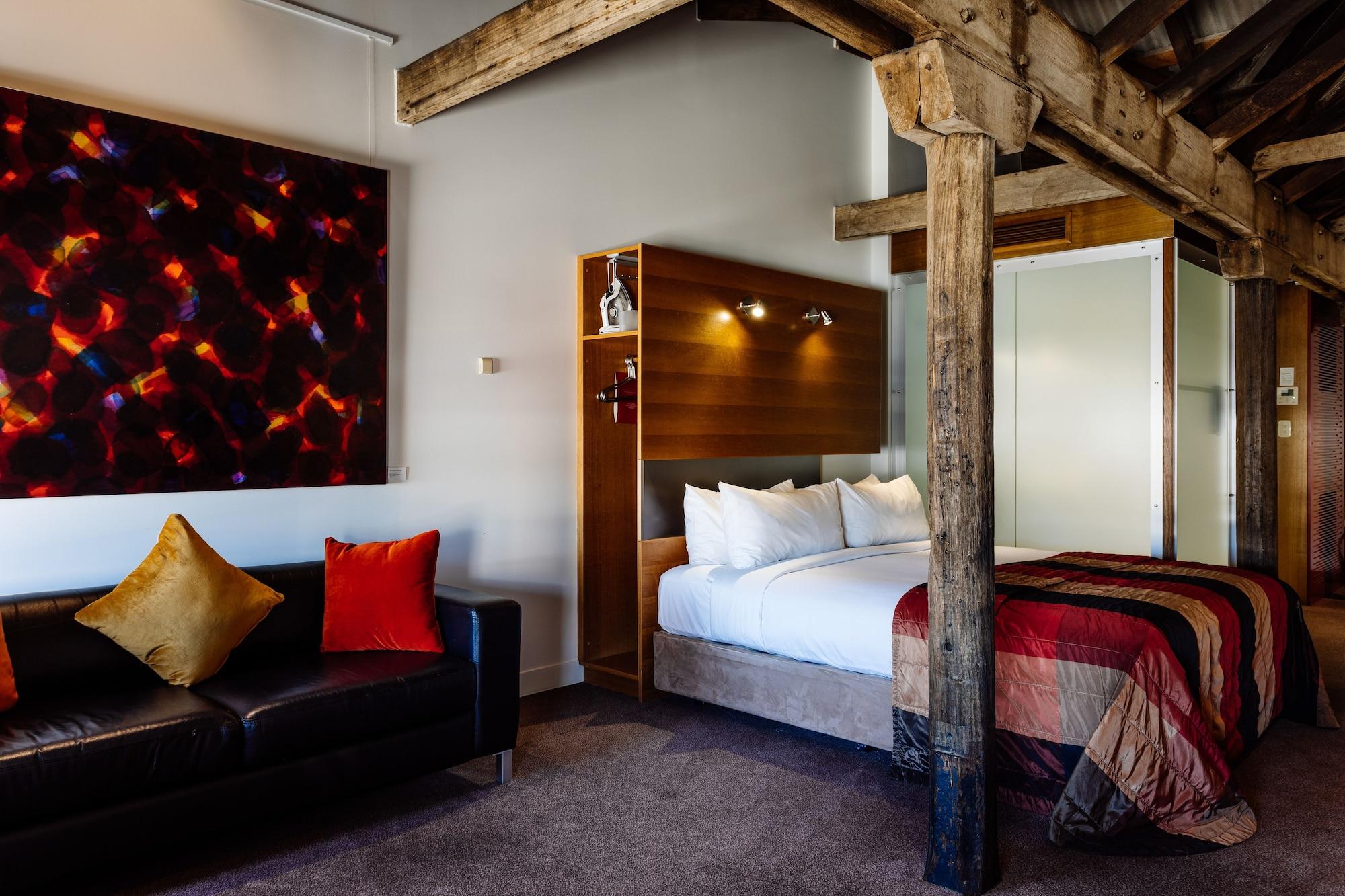 The Henry Jones Art Hotel Hobart Exterior photo A room at the hotel