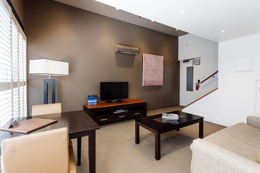 The Henry Jones Art Hotel Hobart Exterior photo A living room in a typical apartment