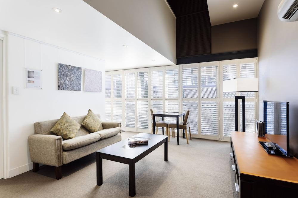 The Henry Jones Art Hotel Hobart Exterior photo A typical apartment at the hotel