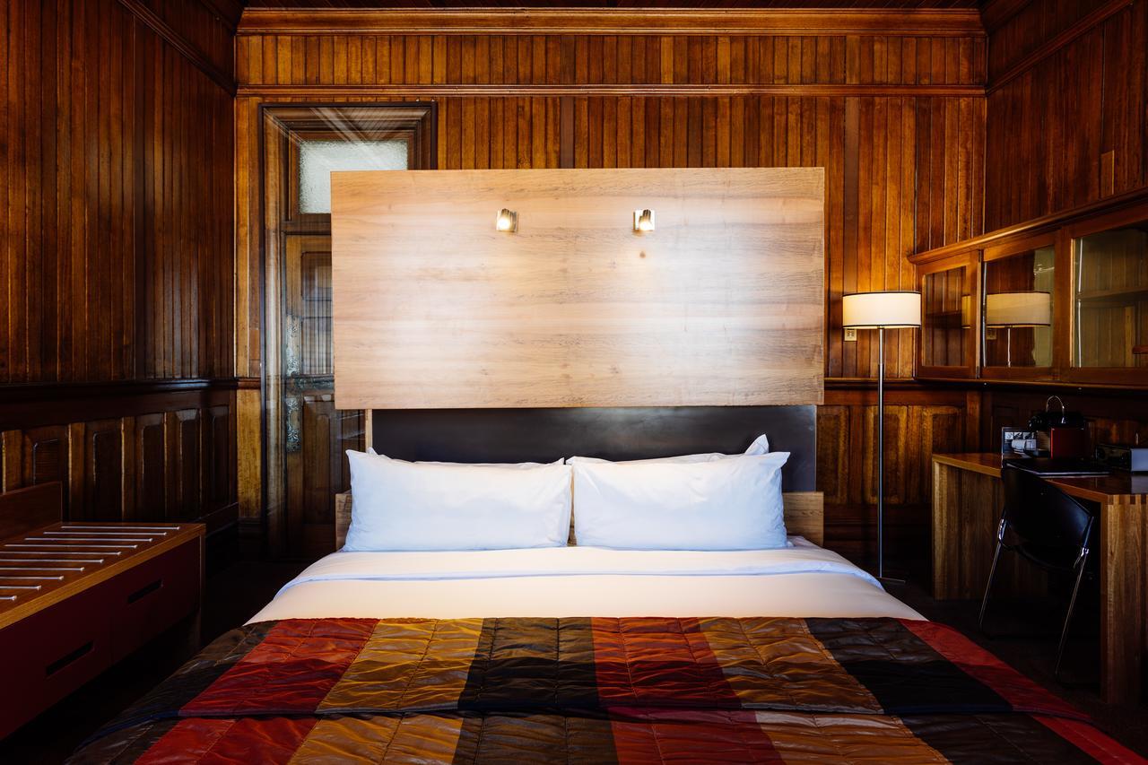 The Henry Jones Art Hotel Hobart Exterior photo A room at the hotel