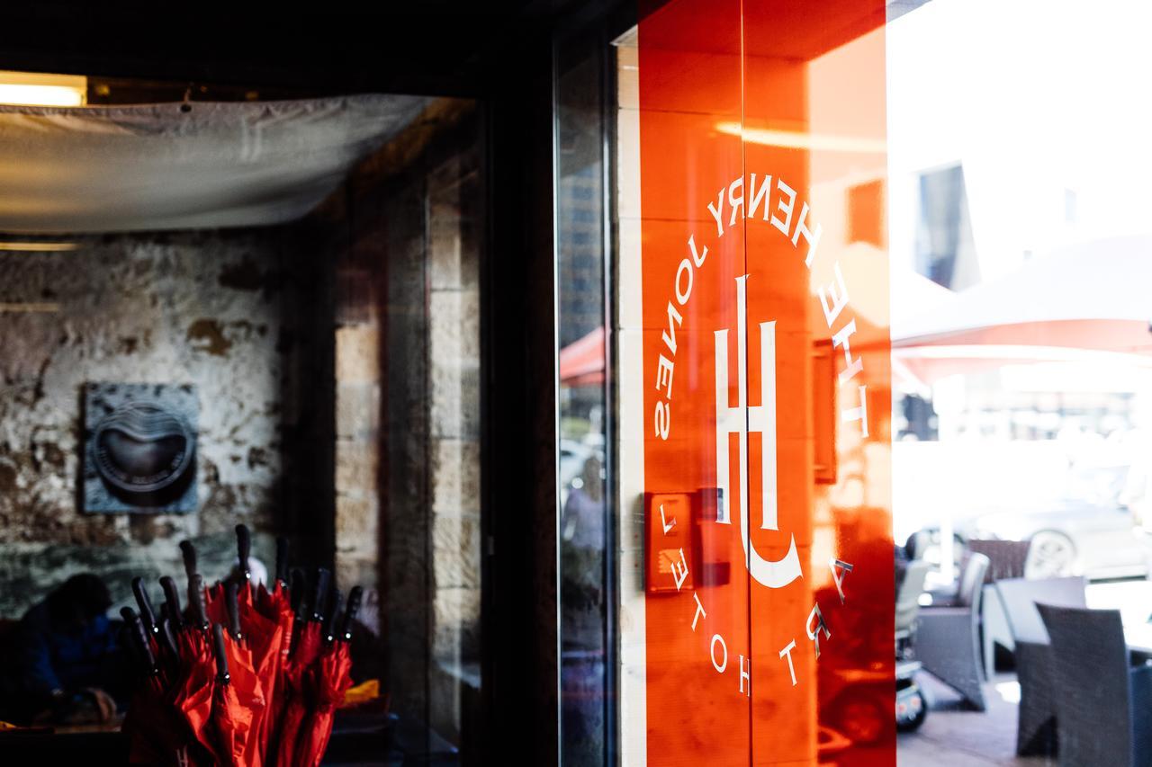 The Henry Jones Art Hotel Hobart Exterior photo Entrance to the hotel