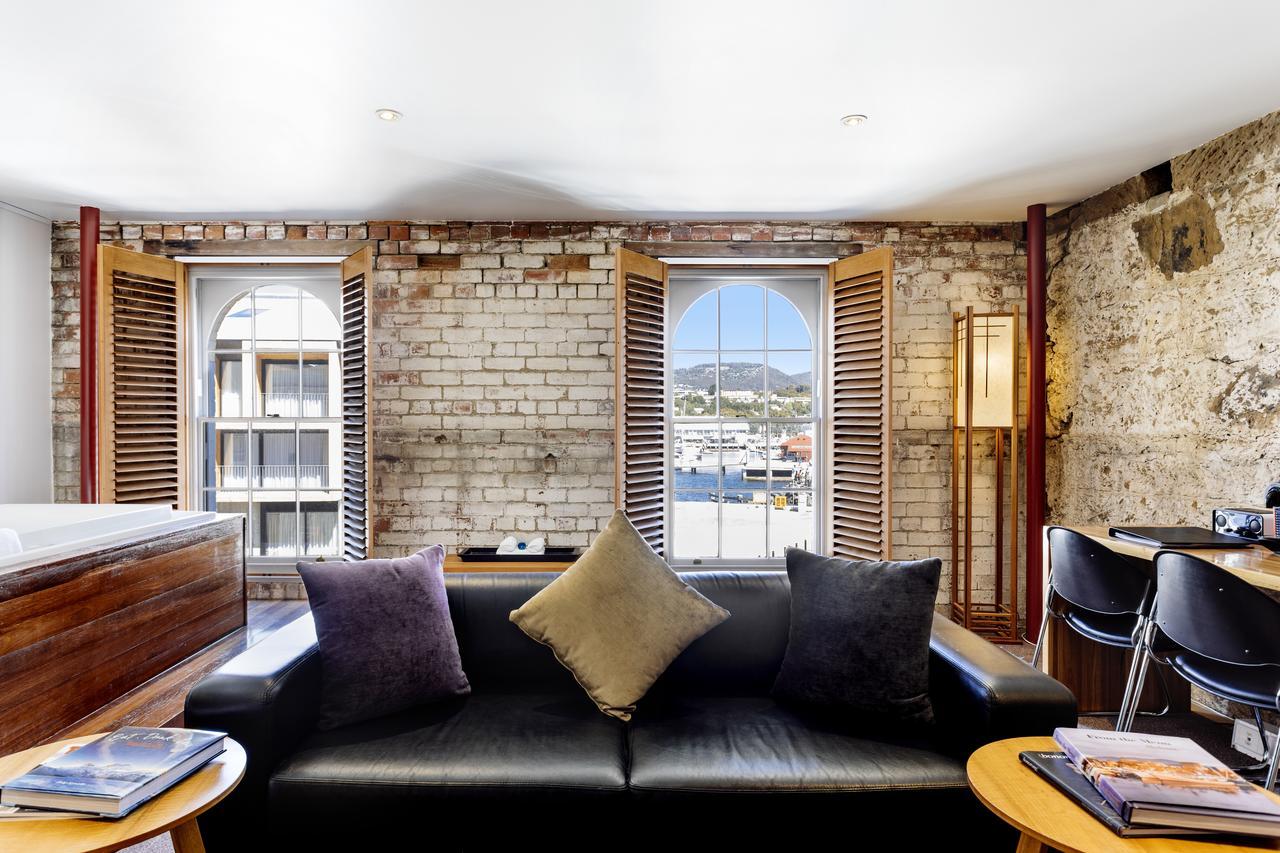 The Henry Jones Art Hotel Hobart Exterior photo The interior of a suite at the hotel